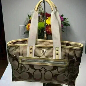 Coach SoHo Daisy Legacy Vintage Shopper Tote Signature Jacquard Khaki Yellow Bag